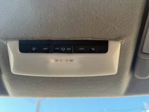 Used 2019 Nissan Kicks S image 22