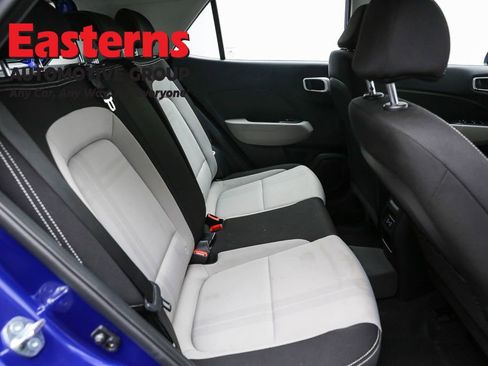 Used 2025 Hyundai Venue SEL image 24