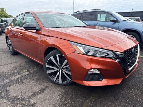 Used 2021 Nissan Altima 2.5 SR w/ SR Premium Package FWD image 2