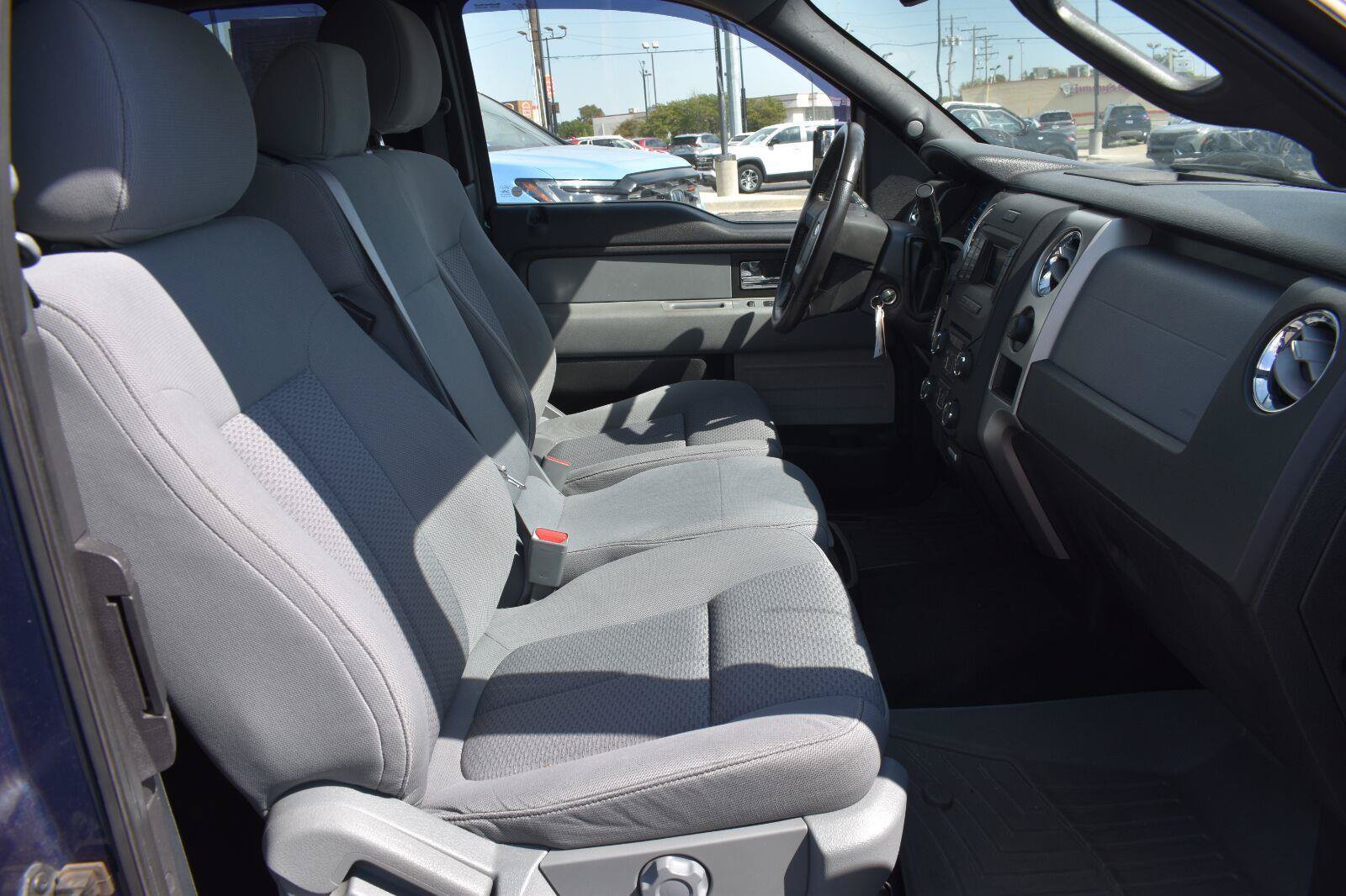 Used 2014 Ford F150 XLT w/ XLT Chrome Package RWD image 12