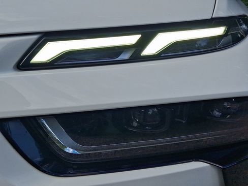 Certified 2023 BMW X7 M60i w/ Executive Package image 9