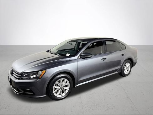 Used 2018 Volkswagen Passat 2.0T S FWD image 2