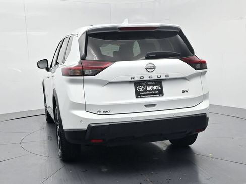 Used 2024 Nissan Rogue SV FWD image 6