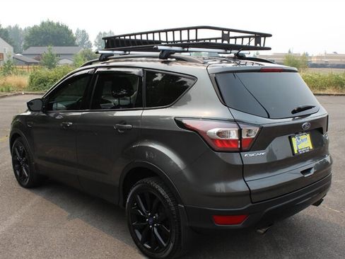 Used 2017 Ford Escape SE w/ SE Sport Appearance Package AWD/4WD image 3