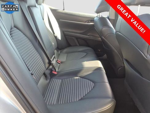 Used 2022 Toyota Camry SE image 9