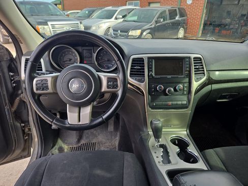 Used 2013 Jeep Grand Cherokee Laredo w/ Laredo E Group image 9