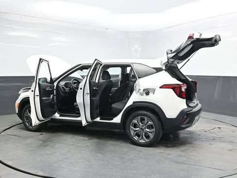 Used 2024 Kia Seltos LX AWD/4WD image 35