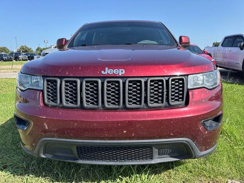Used 2020 Jeep Grand Cherokee Laredo RWD image 2