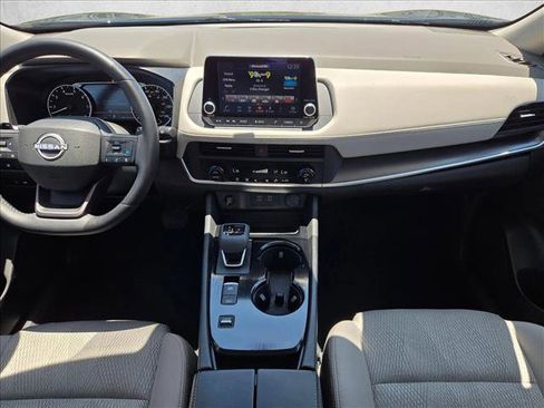 Used 2025 Nissan Rogue SV FWD image 16