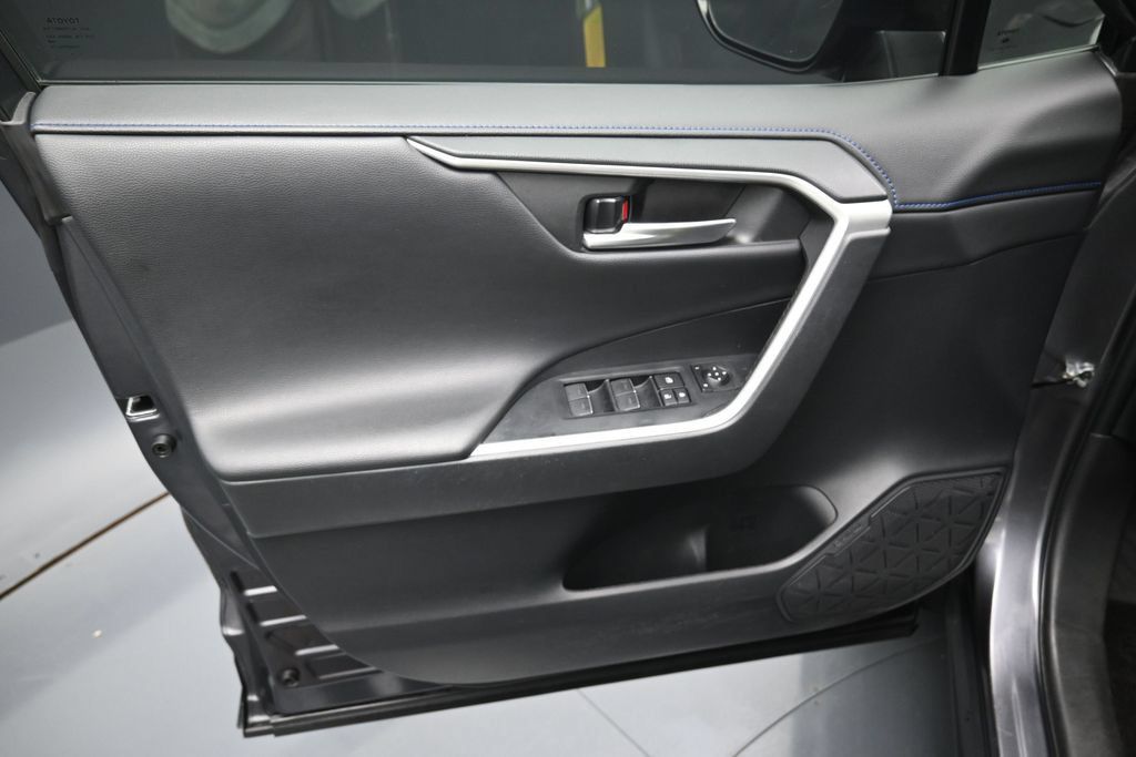 Used 2024 Toyota RAV4 XSE AWD/4WD image 11