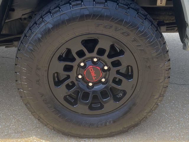 Used 2022 Toyota Tacoma TRD Sport w/ Technology Package AWD/4WD image 8
