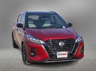 Used 2023 Nissan Kicks SR w/ SR Premium Package FWD video 3