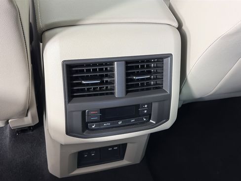 Used 2023 Volkswagen Atlas SEL Premium image 22