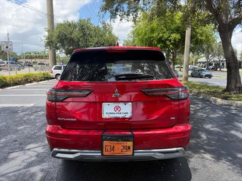 Used 2025 Mitsubishi Outlander SE FWD image 4