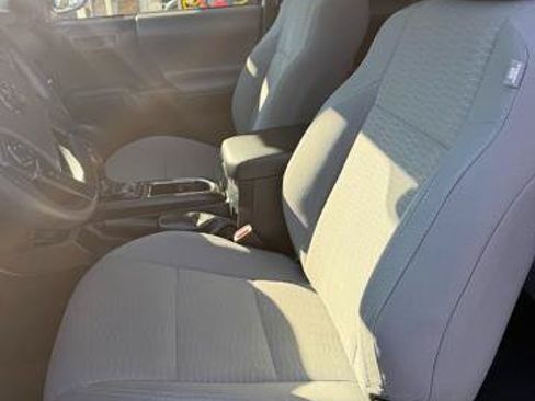 Used 2019 Toyota Tacoma SR w/ SR Convenience Package AWD/4WD image 7