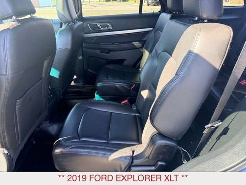 Used 2019 Ford Explorer XLT w/ Equipment Group 202A AWD/4WD image 17