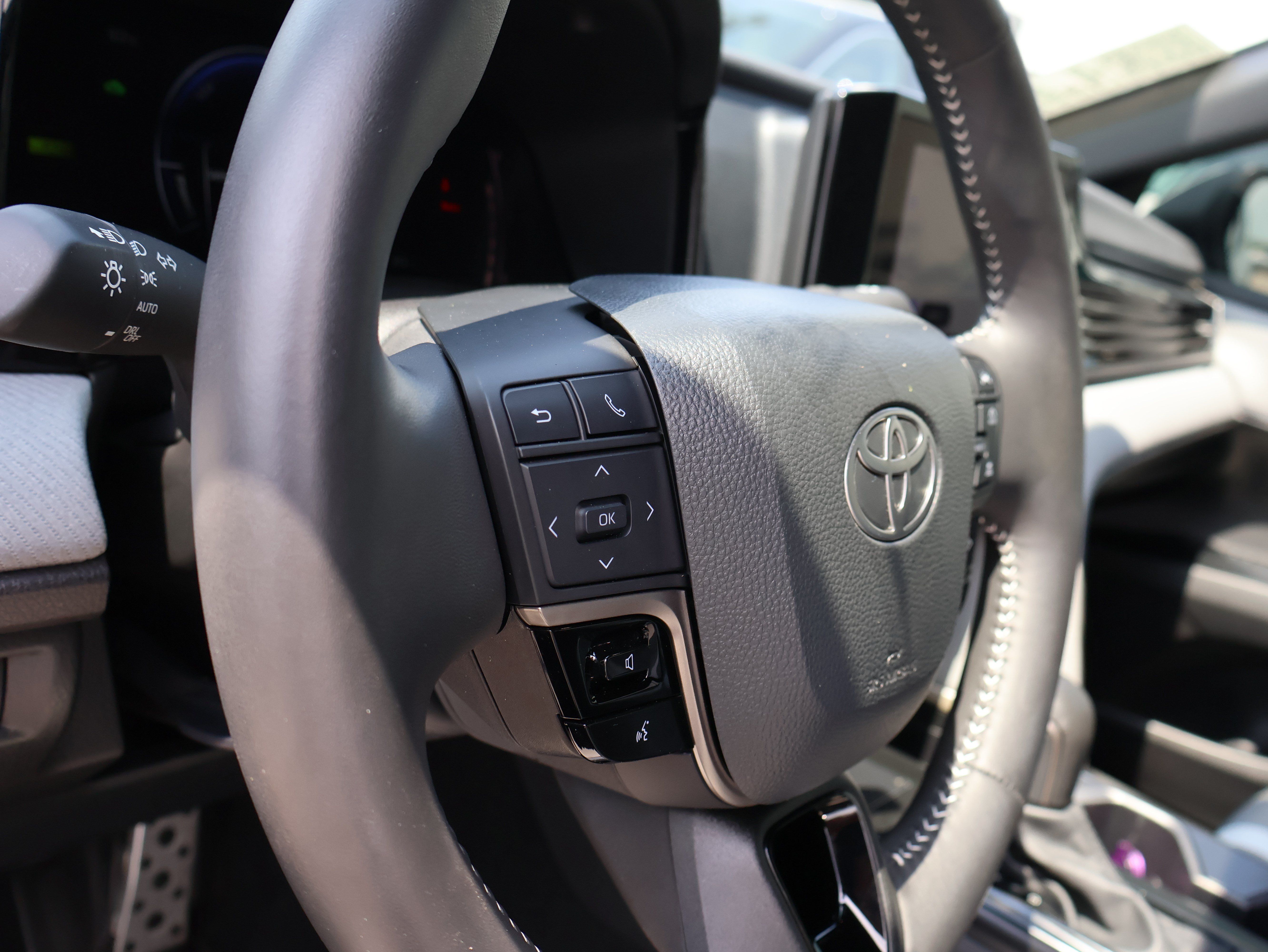 Used 2025 Toyota Camry SE FWD image 17