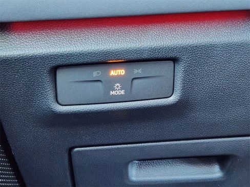 New 2026 Volkswagen Tiguan SE image 12