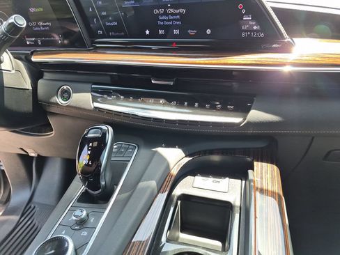 Used 2023 Cadillac Escalade Premium Luxury w/ LPO, Floor Liner Package AWD/4WD image 28