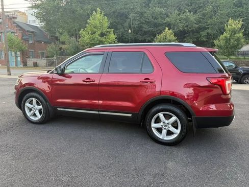 Used 2016 Ford Explorer XLT w/ Equipment Group 202A image 5