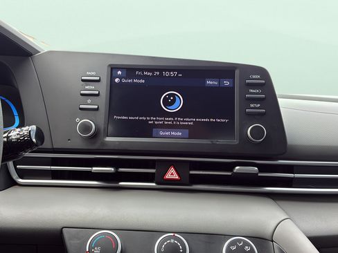 Certified 2025 Hyundai Elantra SE FWD image 30