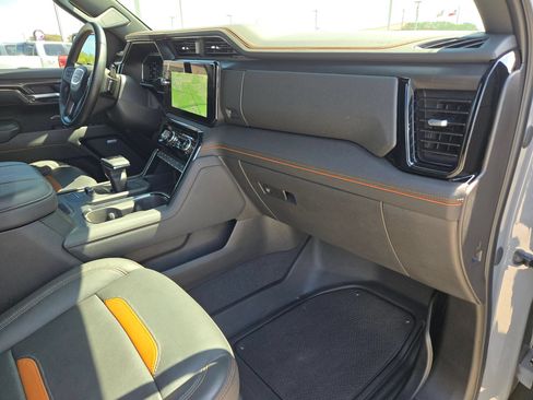Used 2025 GMC Sierra 1500 AT4 w/ AT4 Premium Package AWD/4WD image 27