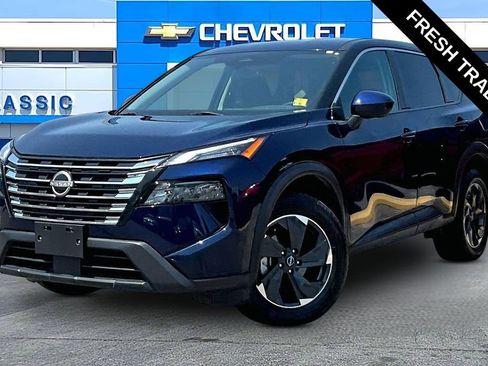 Used 2024 Nissan Rogue SV AWD/4WD image 2