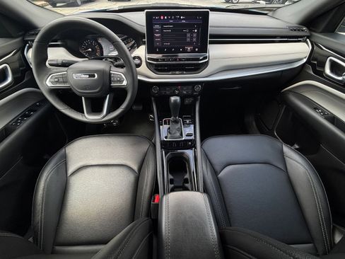 Used 2025 Jeep Compass Limited image 37