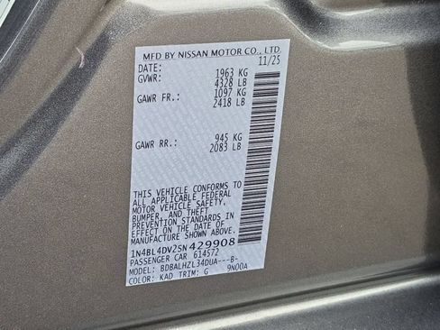 Used 2025 Nissan Altima 2.5 SV FWD image 32
