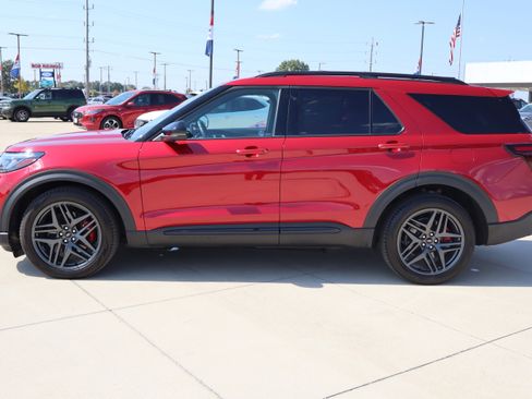 Used 2025 Ford Explorer ST image 9