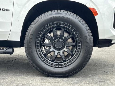 Used 2024 Chevrolet Tahoe Z71 w/ Luxury Package image 32