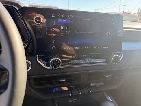 Used 2024 Chevrolet Colorado LT image 30