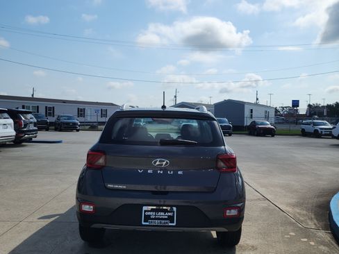 New 2026 Hyundai Venue SEL FWD image 6