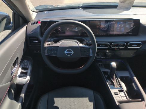 New 2026 Nissan Sentra SR w/ SR Premium Package FWD image 30
