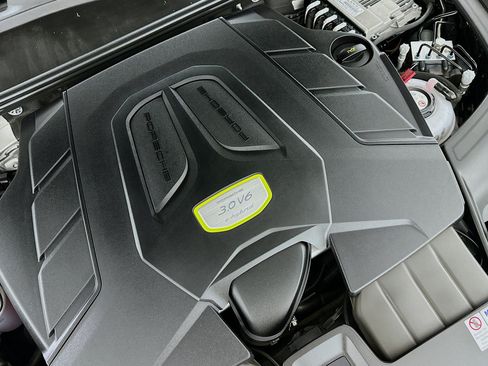 Used 2022 Porsche Cayenne E-Hybrid Coupe AWD/4WD image 33