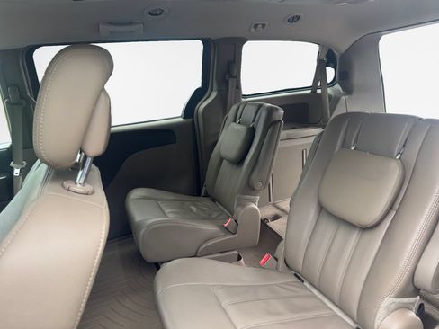 Used 2016 Chrysler Town & Country Touring FWD image 24