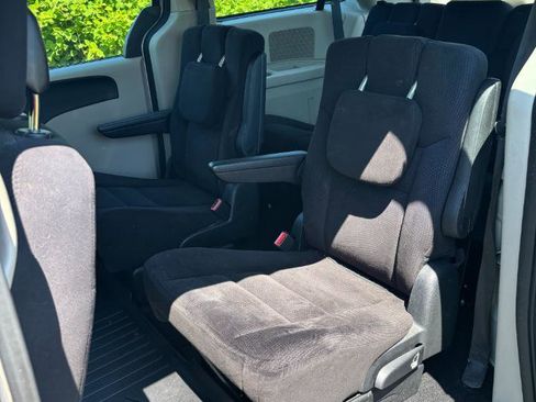 Used 2014 Dodge Grand Caravan American Value Package FWD image 19
