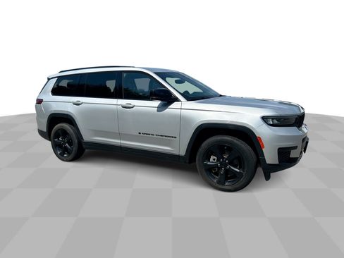 Used 2023 Jeep Grand Cherokee L Laredo AWD/4WD image 2