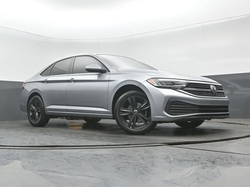 Used 2023 Volkswagen Jetta SE w/ Panoramic Sunroof Package FWD image 27