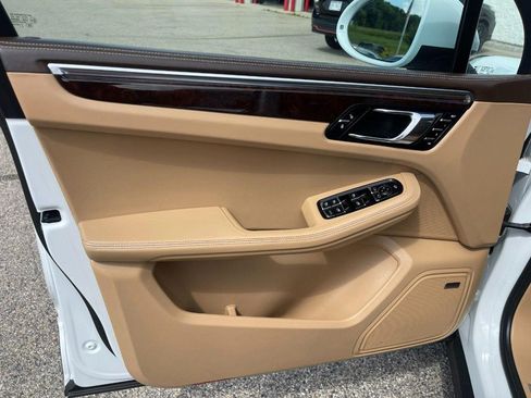 Used 2016 Porsche Macan S image 25