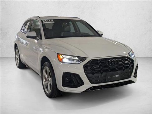Certified 2025 Audi Q5 2.0T Premium Plus image 2