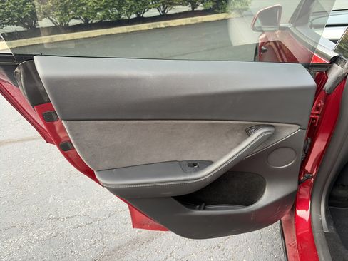Used 2025 Tesla Model Y Performance AWD/4WD image 19