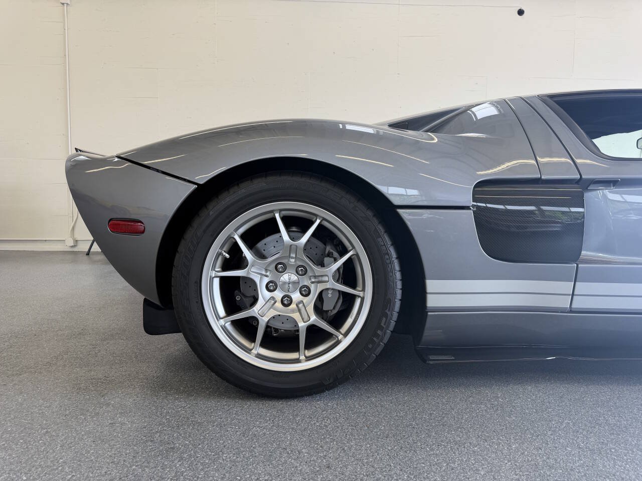 Used 2006 Ford GT RWD image 69
