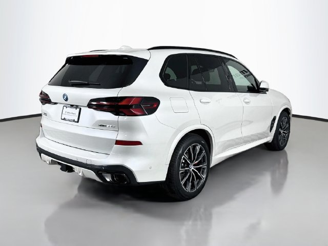 New 2026 BMW X5 xDrive50e w/ M Sport Package AWD/4WD image 7
