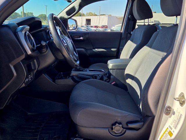Used 2018 Toyota Tacoma TRD Sport w/ Technology Package RWD image 5