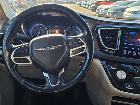 Used 2017 Chrysler Pacifica Touring-L Plus image 14