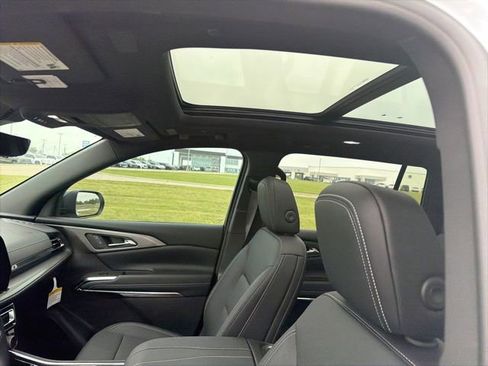 Used 2026 Chevrolet Traverse LT w/ Sun and Wheel Package image 12