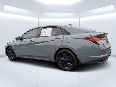 Used 2022 Hyundai Elantra SEL image 5