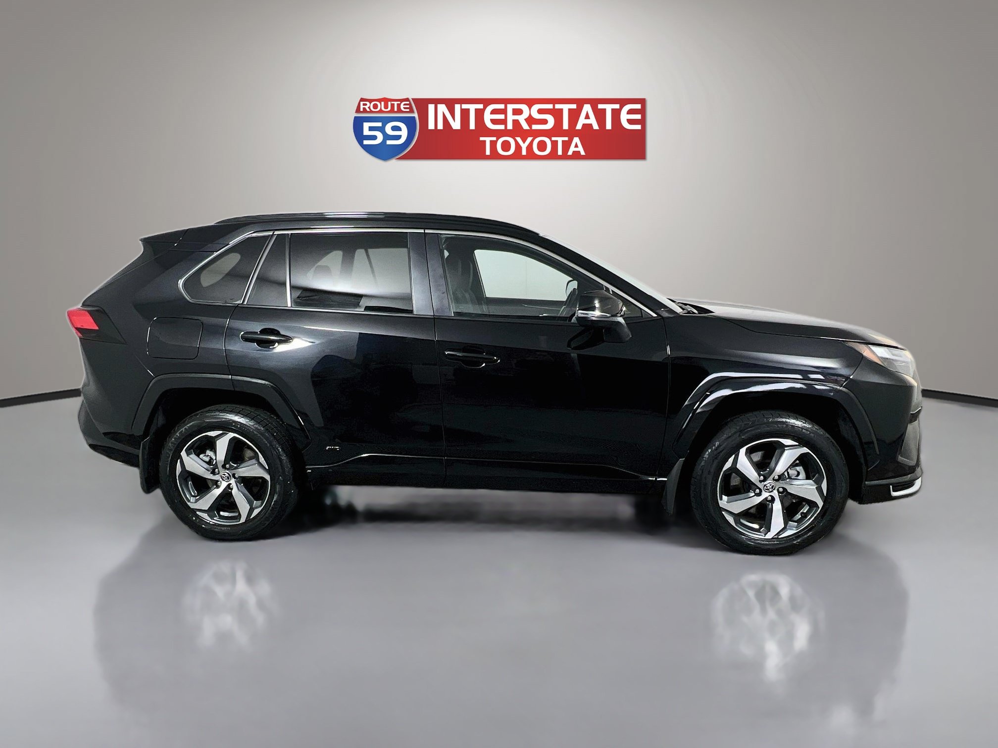 Used 2025 Toyota RAV4 SE w/ Weather & Moonroof Package AWD/4WD image 8