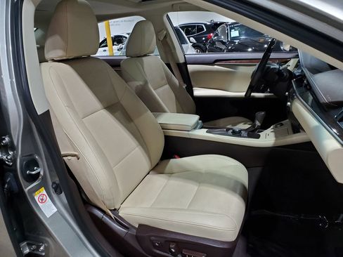 Used 2017 Lexus ES 350 w/ Premium Package FWD image 14